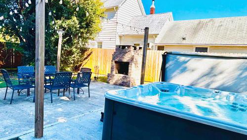 1920 Brick House-Hot Tub-Outdoor Brickoven Pizza-Pets-Breweries - Foto 2