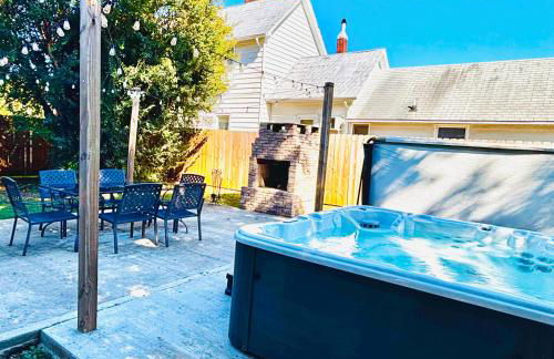 1920 Brick House-Hot Tub-Outdoor Brickoven Pizza-Pets-Breweries - Foto 2
