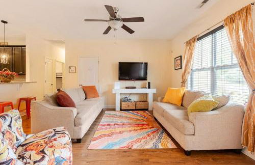 Colorful home sleeps up to 8 - Foto 1