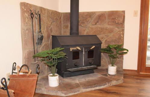 Kathys Cabin, King Bed, Hot Tub, Near-NAU & Downtown attractions, Perfect Year-Round Mountain Getaway - Photo 19