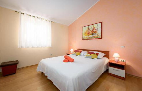 Three-Bedroom Holiday Home In Tinjan - Photo 29