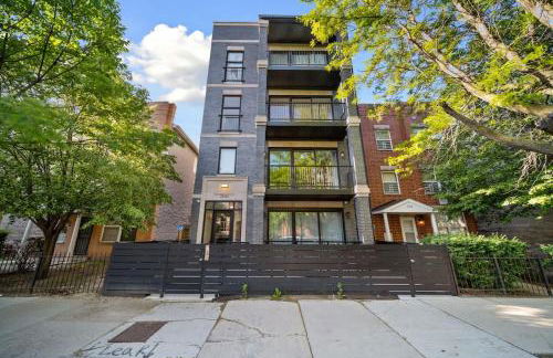 Comfy 3-BD Apt near United Center with Balcony - Foto 13