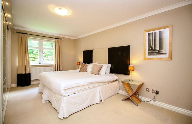 Turnberry Apartments - Photo 19