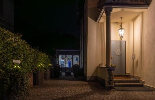 Maji Como Lake - Lake Como Historic Villa Apartments with Pool & Parking, 100m from Ferry & train - Foto 53