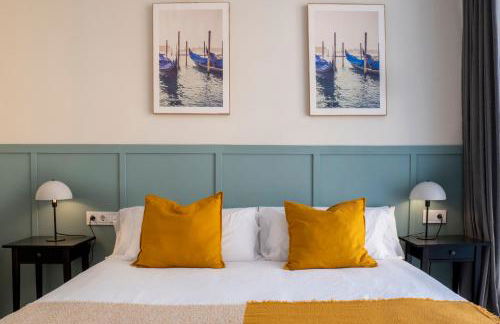 LeonAlba House Private Villa Private rooftop Private Pool Private Andalusian Courtyard Free Parking BBQ 8 Guests - Foto 23