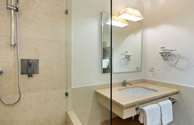 Garden & Wine Country Stay - Photo 17