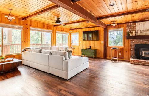 Sequoia Retreat- Spacious Cabin, Hot tub, & Sundeck - Foto 24