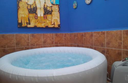 The Beach Hut with Lazy spa - Foto 25