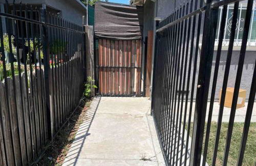 Charming Casita all too yourself near Midtown, Train and Freeway - Photo 10