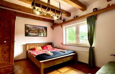 Dworek nad jeziorem z prywatną plażą - Photo 1