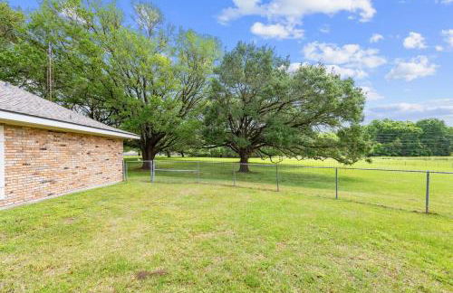 Cajun Stays Cozy 3BR Ranch Near Lafayette with WiFi and Parking - Foto 36