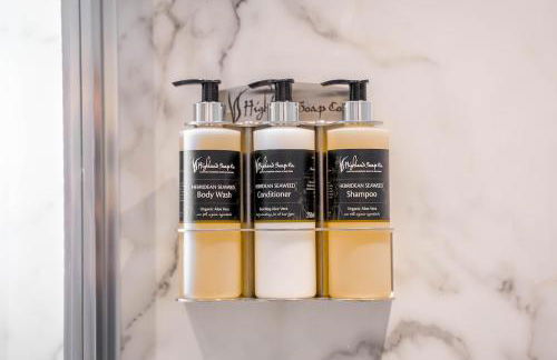 High Street Hideaway - Photo 2