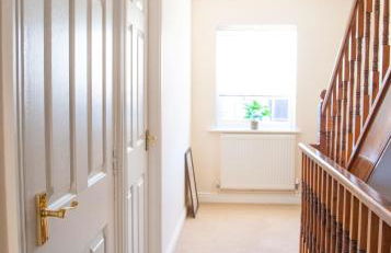 4x Bed Elegant Home with Parking - Photo 45