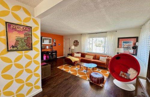 Mid-Century Modern Home w/Pool & Hot Tub - Foto 2