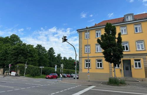 BELLA - Business&Family - 2 Zimmer direkt neben Schloß, Parkplatz, SmartTV, Netflix, Waschmaschine, 24h Checkin, 71qm, Kingsizebett, Hotelbettwäsche - Foto 7