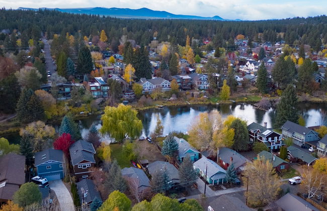 Riverfront Bend by Avantstay Private Dock Kayaks Large Yard w Views Hot Tub - Foto 31