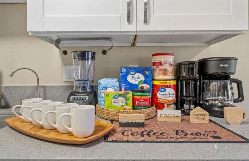 Entire Private Home with 2 Bedrooms 1 Bathroom, King Bed, Pool, Hot Tub, 2 Parking in Mira Mesa Available Now - Photo 14