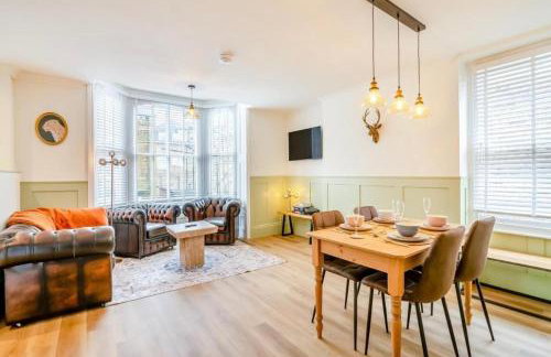 Betty's Townhouse- Luxury 2 bed appt with parking - Photo 4
