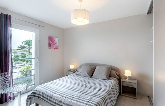 3 bedroom House in Plonévez-Porzay with garden and terrace - Photo 13