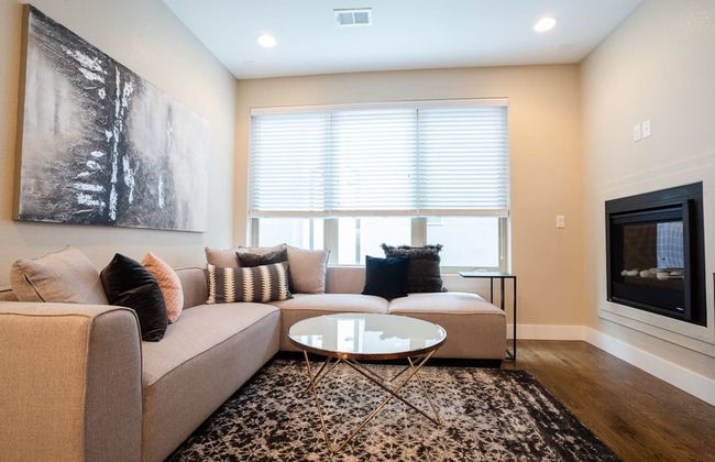 Mid Mod Manor A Sophisticated Townhouse Golden Triangle - Foto 1