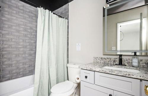 Vibrant Family Retreat~Sleeps 8~2 Kings~ Game Room - Foto 23