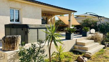 villa avec jacuzzi privé proche plage - Foto 3, Garden, Garden view