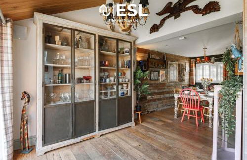 Charming Cottage 3-Bedrooms Sleeps 8 & Hot Tub - Photo 1