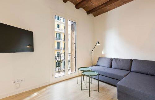 Modern and bright apartment well located in Gracia - Photo 2
