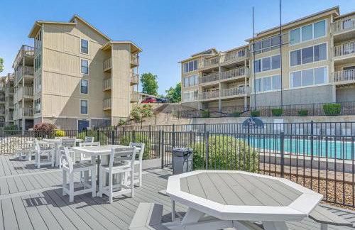 Lakefront Osage Beach Condo w/ Balcony & Pool - Foto 22