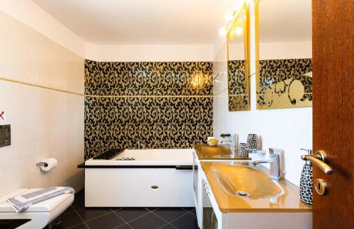 Newly Renovated Villa 4 Seasons with BBQ, private pool, ping pong and football table - Foto 8