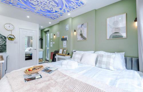 St Davids Lodge - Cosy Stay in Preston for 2 with FREE Parking - Ideal For Business or Work Stays - Presented by Parydise Properties - Photo 2