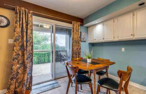 Lago Vista Golf Getaway with Decks and Pool Access! - Foto 18