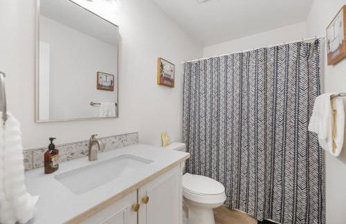 Beautiful 6 bed 3 bath home in quiet neighborhood - Foto 28