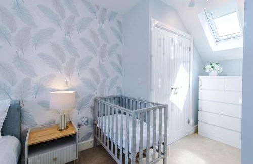 Relax in Style at Wedgwood House 3 BR Home with Garden & Parking - Foto 33