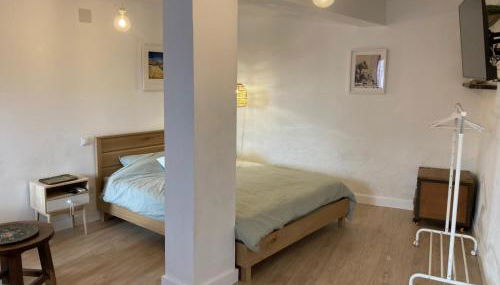 Habitación amplia y tranquila con baño privado en piso compartido - Foto 2