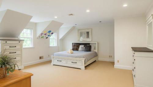 Luxury 7-Bedroom Villa with Pool in Glen Head - Foto 3