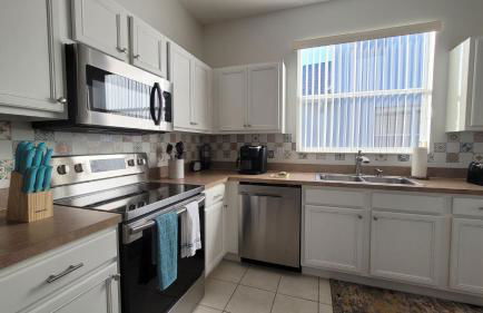 Themed kid bedrooms, 17 miles to Disney and Legoland, private pool, kitchen, wifi, washer, dryer - Foto 22