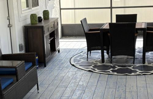 Waterfront home with pool and gameroom! - Foto 41