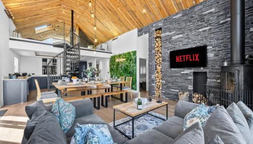 The Oaks Barn - A Countryside Luxury Rural Escape with Hot tub & Fire Pit! Tranquil Group Retreat - Sleeps 8, Pet Friendly & Off road Parking - By Blue Puffin Stays - Foto 1