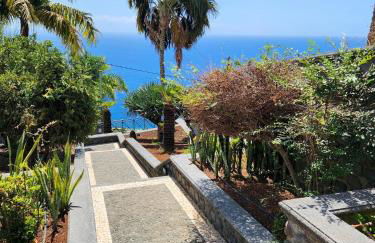 Villa Ocean Wave Calheta - Oversized Pool & Stunning Ocean Views - Photo 33
