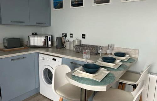 Orchard Lodge-Coastal Retreat, newly built hideaway with village views and private terrace - Foto 13