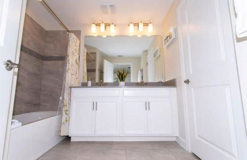 Luxurious Décor 4 Bd w/ Pool Close to Disney 4820 - Photo 52