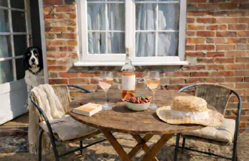 The Old Dairy, comfy 1 bedroom apartment with lounge,bathroom and kitchenette near town, pubs and walks - Photo 18