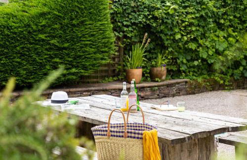 Rocket House - Large family home perched above the river - Foto 37