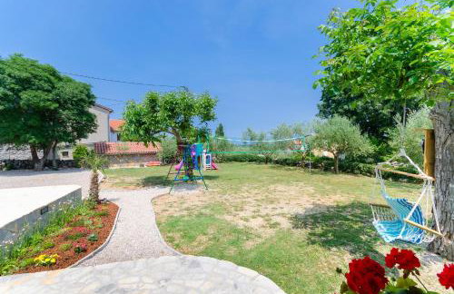 House Poljica with a pool - Foto 12