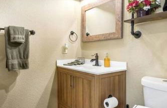 Stockyards 5 mins!-New!-Sleeps 8. Cowboy Bungalow - Foto 26