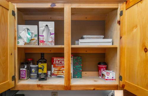 Riverfront Little Red Cabin, Hot Tub, World-class Trout Fishing, Views & Boat Access - Photo 19