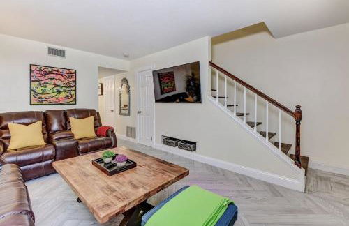 Dog Friendly Home by Flagler Avenue! Fenced Yard and Garage! Walk to the Beach! - Foto 8