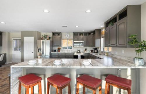 Dewey Mountain Getaway 3BR Home with Hot Tub, Gym and Sauna - Foto 17