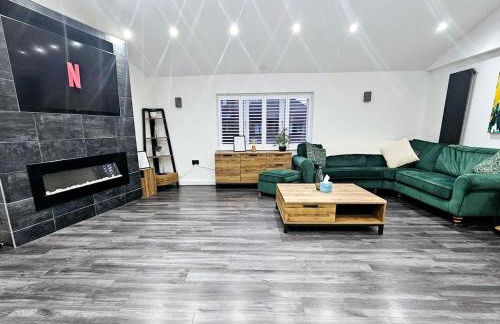 The Penthouse Tamworth Spacious 3 Bedroom Apartment in the town centre - Photo 7